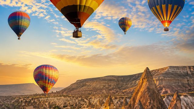 Captivating Hot Air Balloons: A Colorful Aerial Escape | betmenang88 com, bosbandar