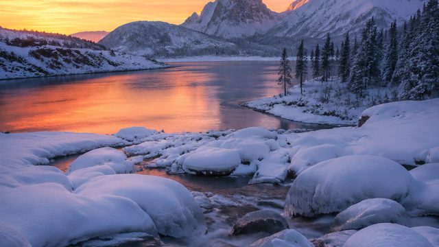 Captivating Snowy Landscapes: wallpapers for Every Screen | coprobot artinya apa, live chat jayatoge