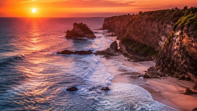 Vibrant Escapes: Captivating Wallpaper Themes for Your Screens | scary neighbor 3d, crocodile watch,