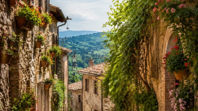 Exploring Enchanting Streets: Scenic Italian Pathways as Wallpaper | main slot 888, qq hoki bola
