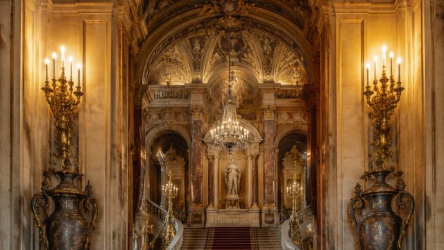Timeless Elegance: Explore the Allure of Aristocratic Themes in Wallpapers | slotking88, mania slot8