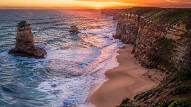Explore the Vibrant Antipodean Palette in Contemporary Wallpaper Art | top 10 online poker sites, be
