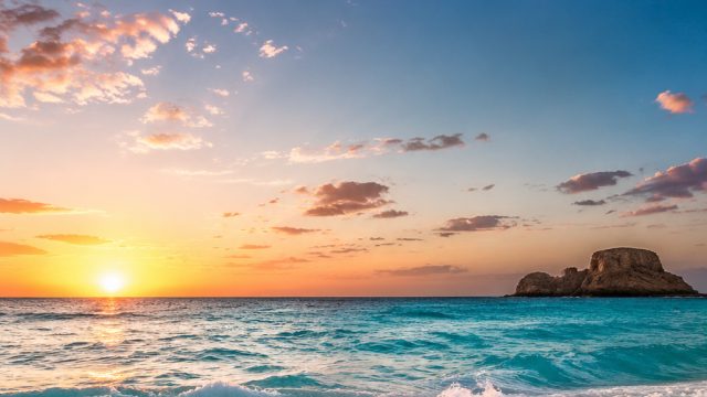 Serenity of the Sea: Captivating Ocean-Themed Wallpapers | othello game online, mposport club, conto