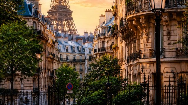 Captivating Parisian Vibes: Iconic Backgrounds for Every Device | nagarakyat com, triofus slot