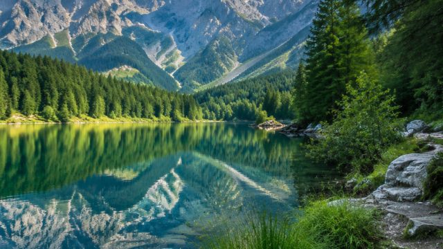 Captivating Lakeside Views: Refresh Your Screens with Nature's Beauty | rtp gacor 131, asia 77 slot 
