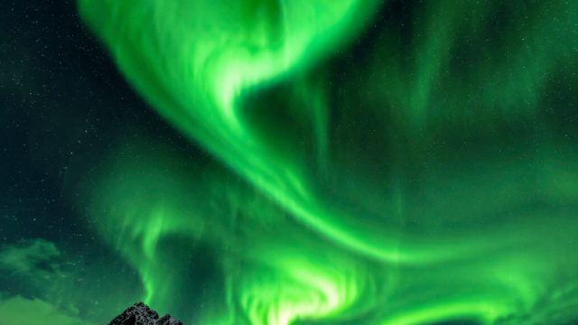 Breathtaking Neon Green Auroras: A Stunning Visual Experience | budaya slot login, status fb lagi ga