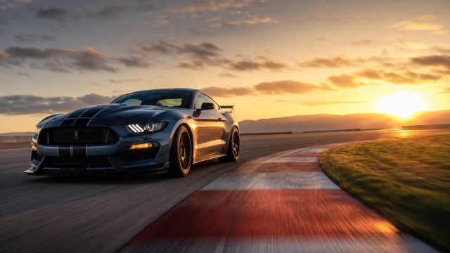 Dynamic Racing Visuals: C